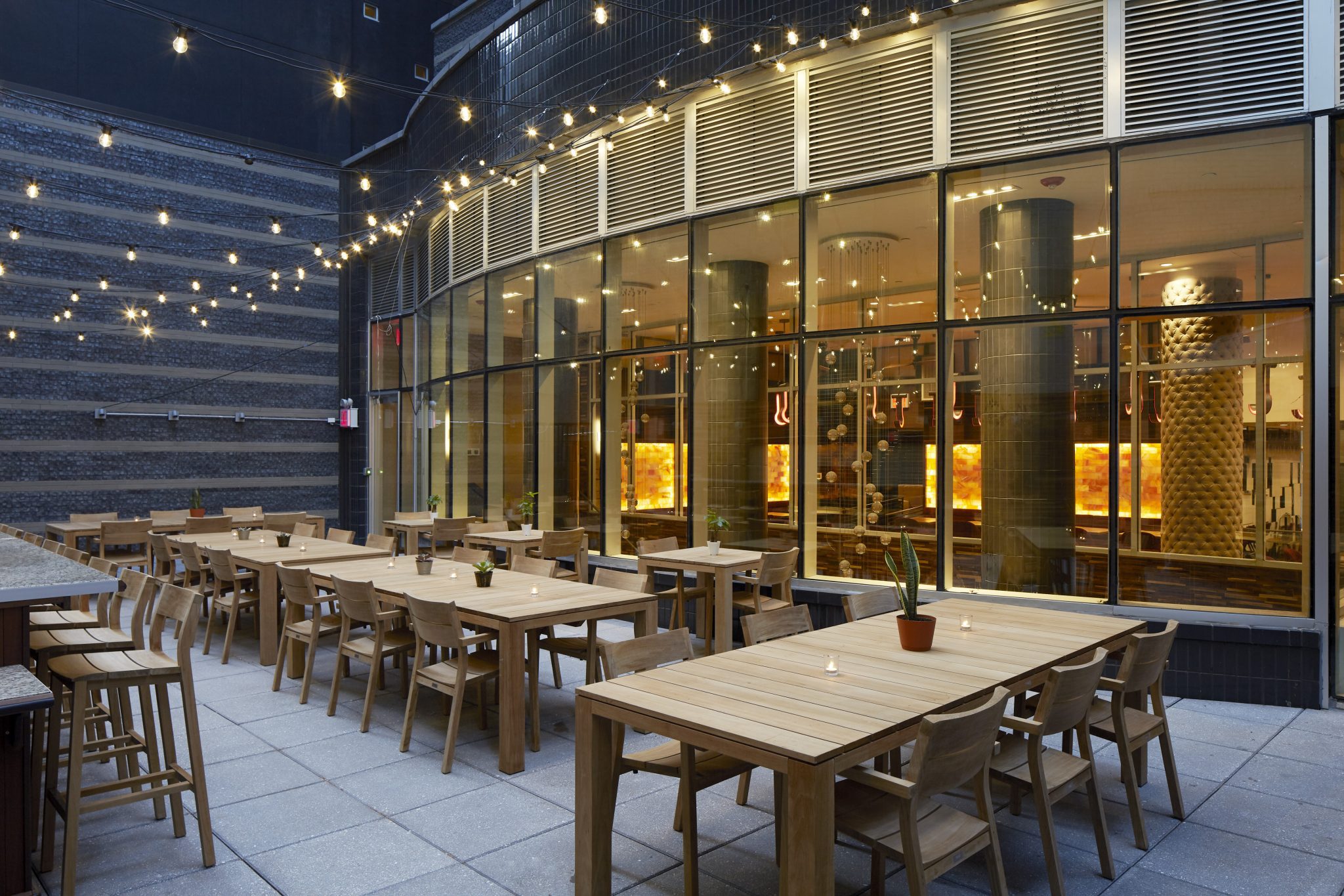 Hotel Spotlight Hampton Inn Brooklyn Downtown Hotel Spotlight   Copy Of NYCBO SaltBrick Tavern Outdoor Seating 2048x1365 